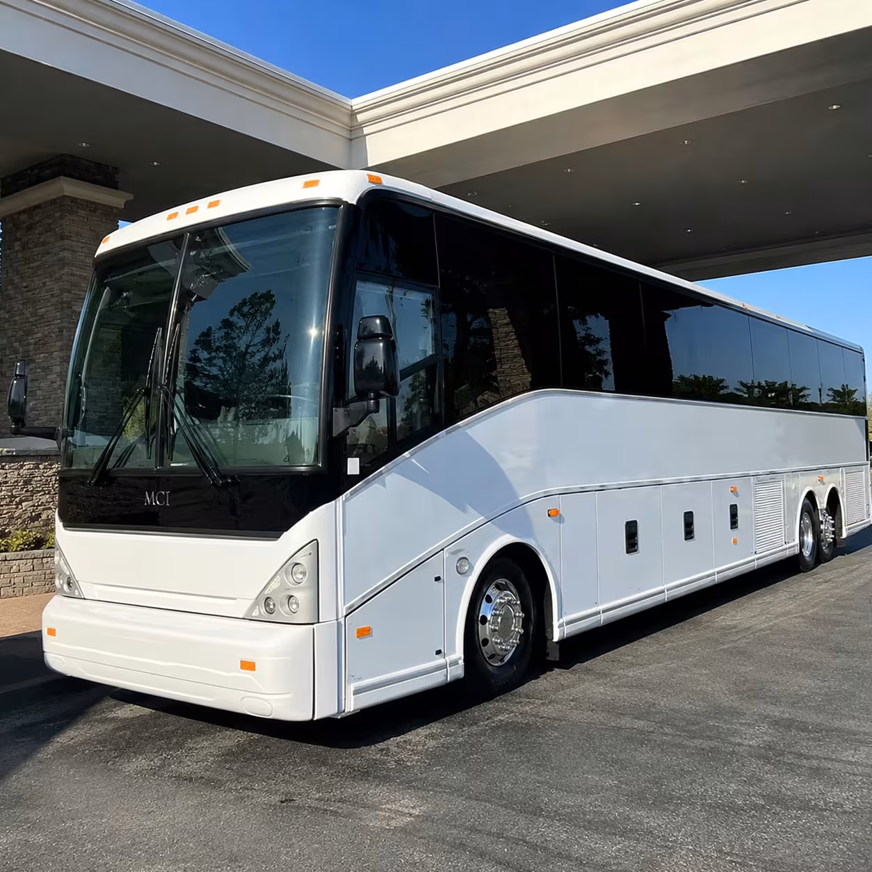 employee shuttle buses from the tustin metrolink station